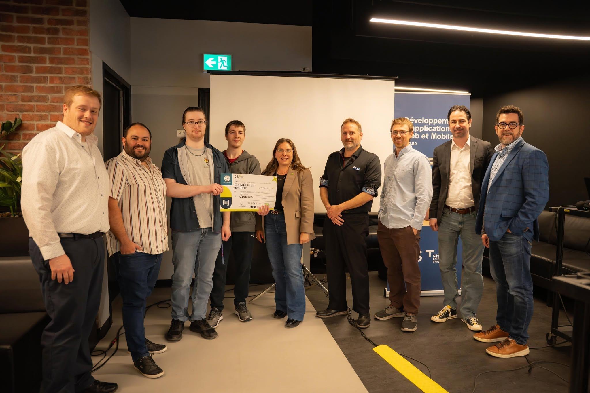L’équipe du projet Sanctuary entourée des membres du jury et des partenaires du Parcours Startup